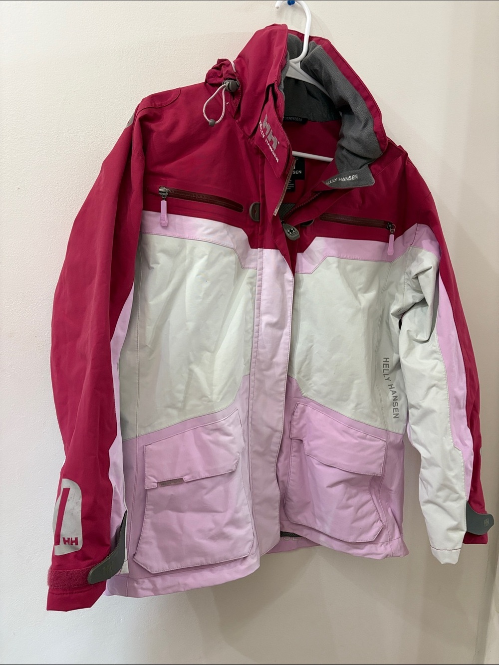 Helly Hansen Women's Pink, Light Pink and White Ski Jacket - women’s medium